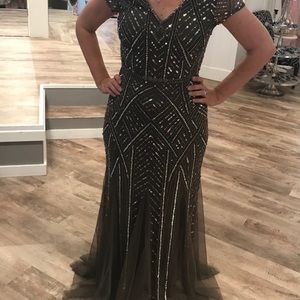 Adrianna Papell Gown size 4